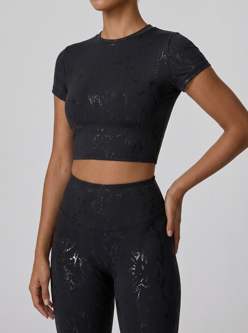Crop Top Nebula color Negro — Minimalist