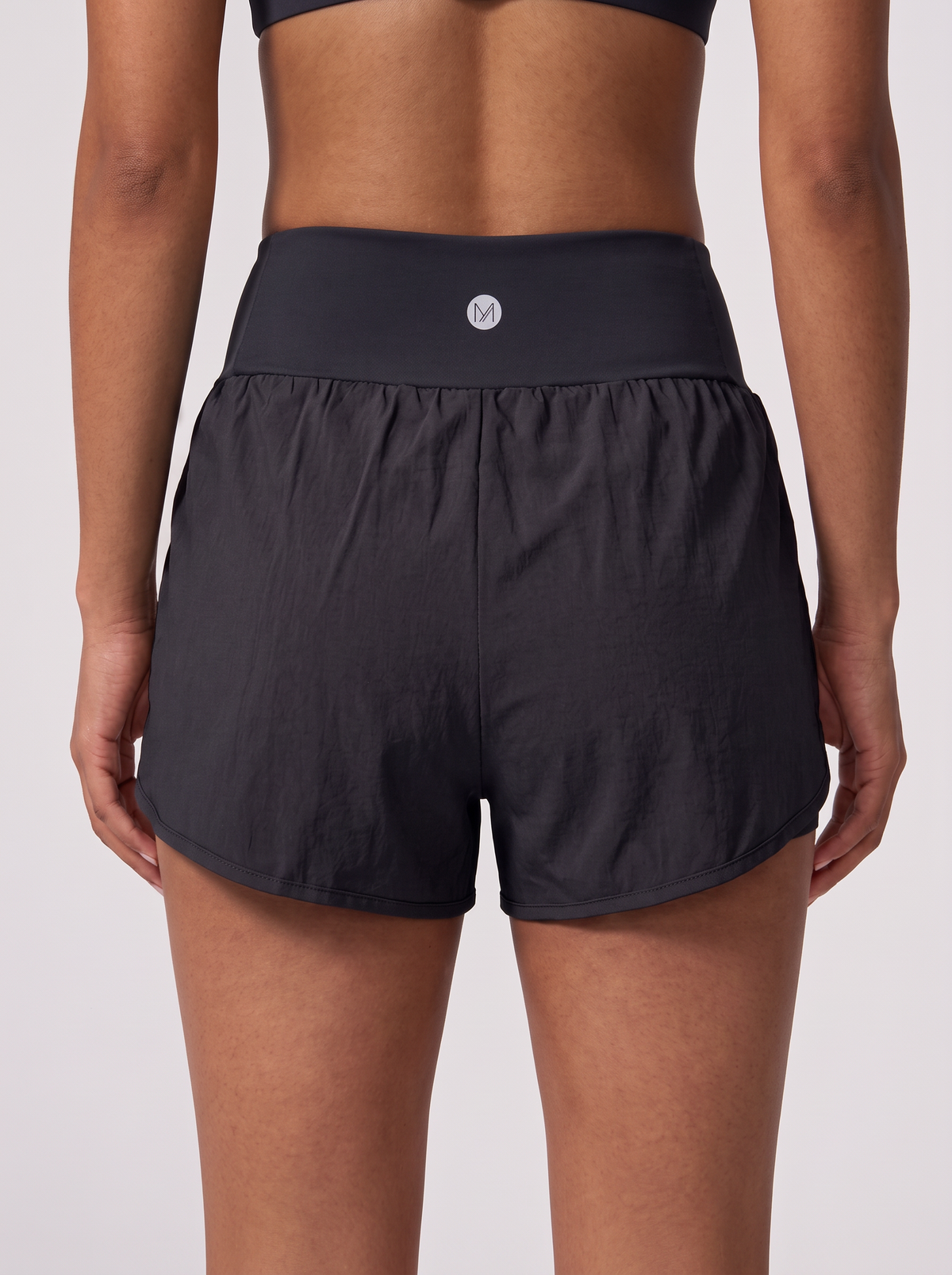 Short Running Adapt color Negro — Minimalist