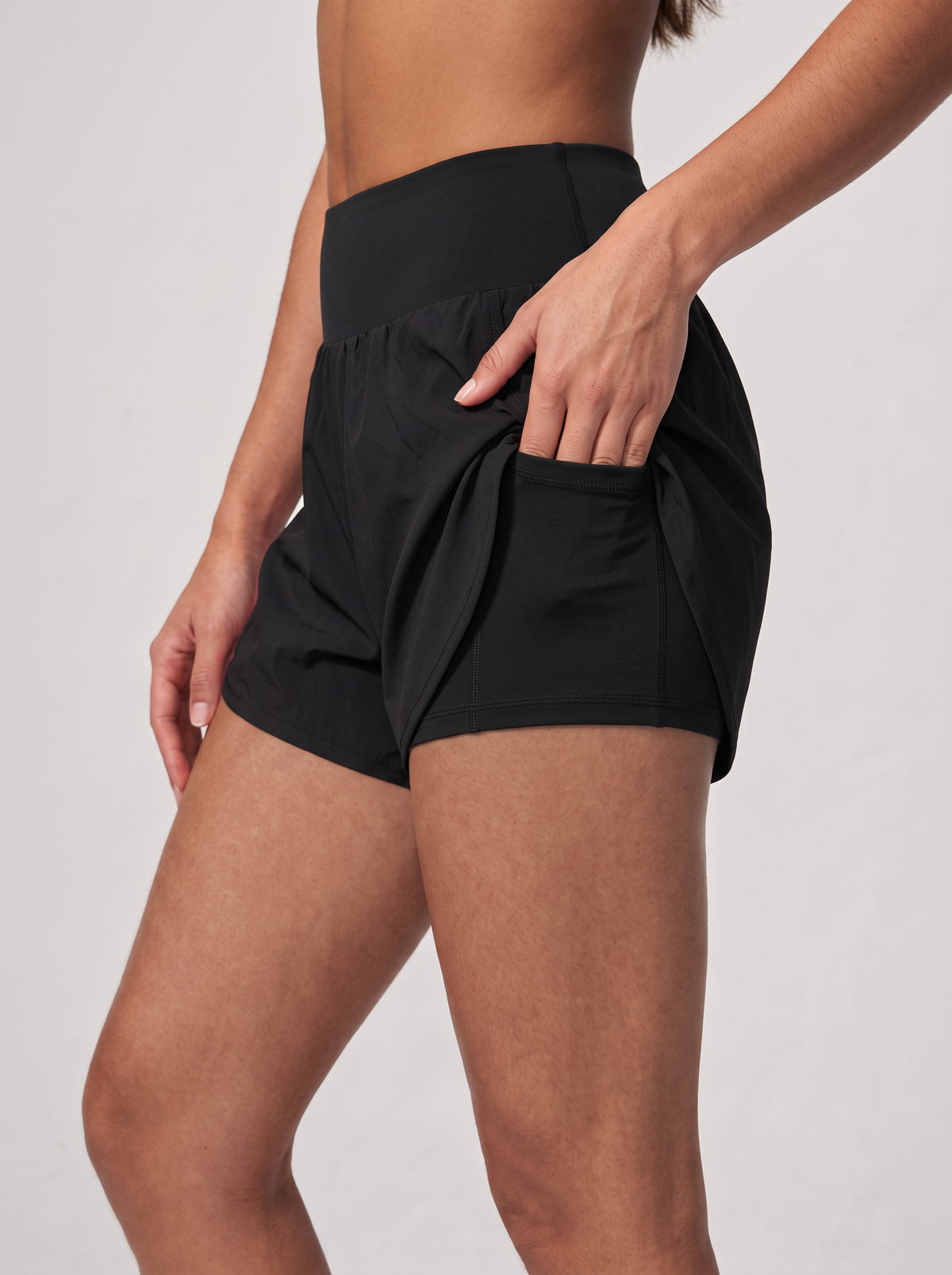 Short Running Adapt color Negro — Minimalist