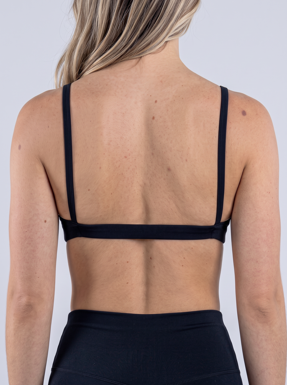 Top Adapt color Negro — Minimalist